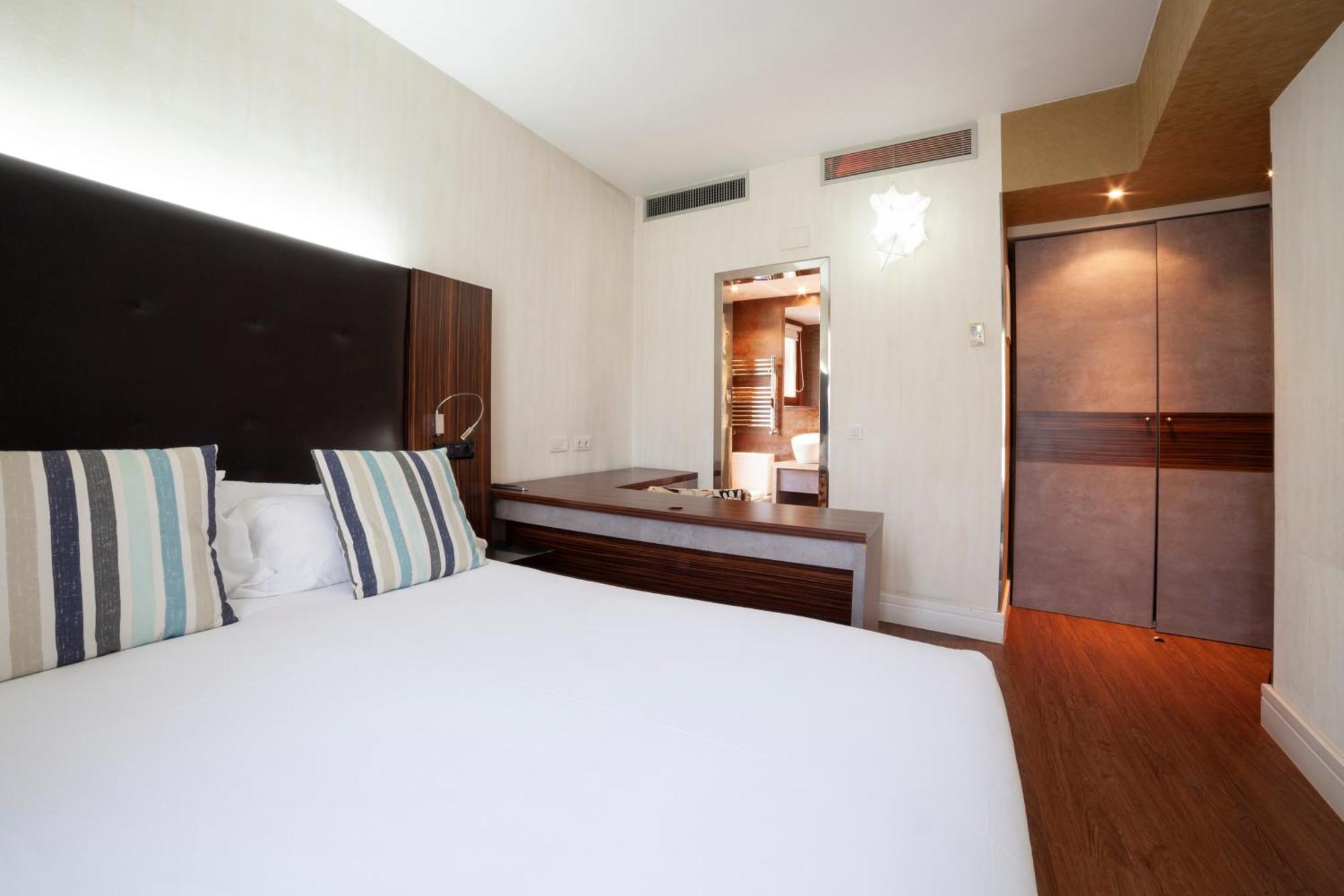 Petit Palace Tamarises Getxo Bilik gambar
